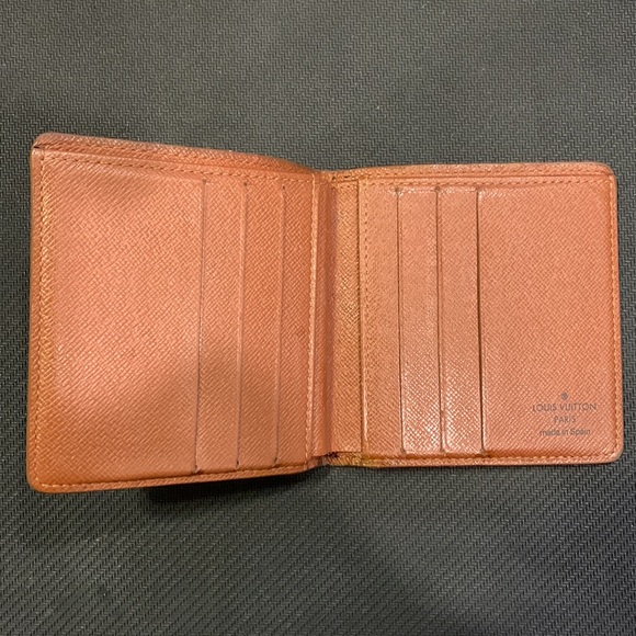 Louis Vuitton Bi Fold Wallet - Picture 6 of 9